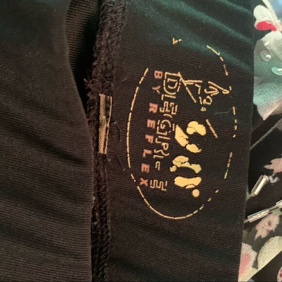 90 Degree By Reflex Purple and Black Cropped Leggings - Picture 5 of 5